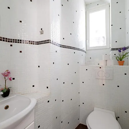 Parisian Elegance 2 Bedr In The 16th Apartment