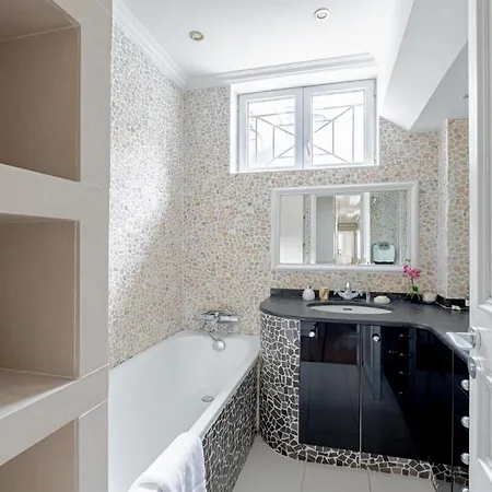 Apartment Parisian Elegance 2 Bedr In The 16th *
