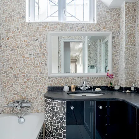 Parisian Elegance 2 Bedr In The 16th Apartment
