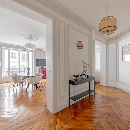 Apartment Parisian Elegance 2 Bedr In The 16th