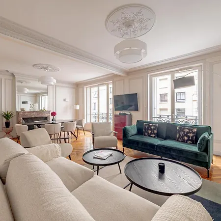 Parisian Elegance 2 Bedr In The 16th Appartement Parijs