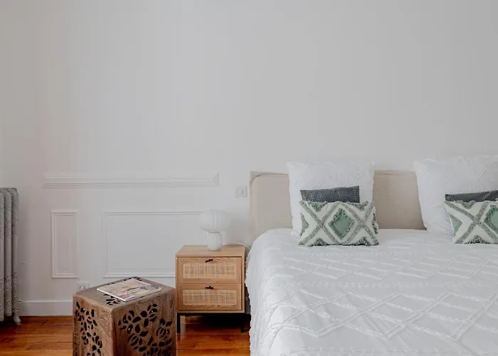 Parisian Elegance 2 Bedr In The 16th Appartement Parijs