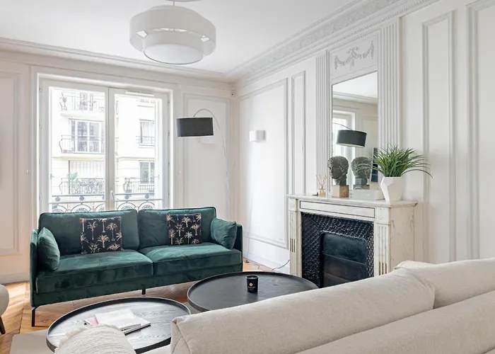 Appartement Parisian Elegance 2 Bedr In The 16th Parijs