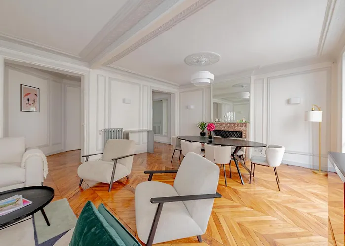 Parisian Elegance 2 Bedr In The 16th