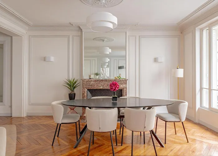 Appartement Parisian Elegance 2 Bedr In The 16th