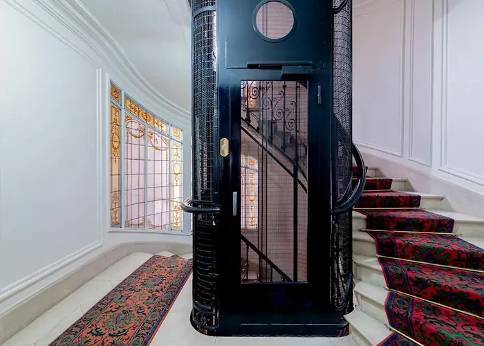Daire Parisian Elegance 2 Bedr In The 16th Paris